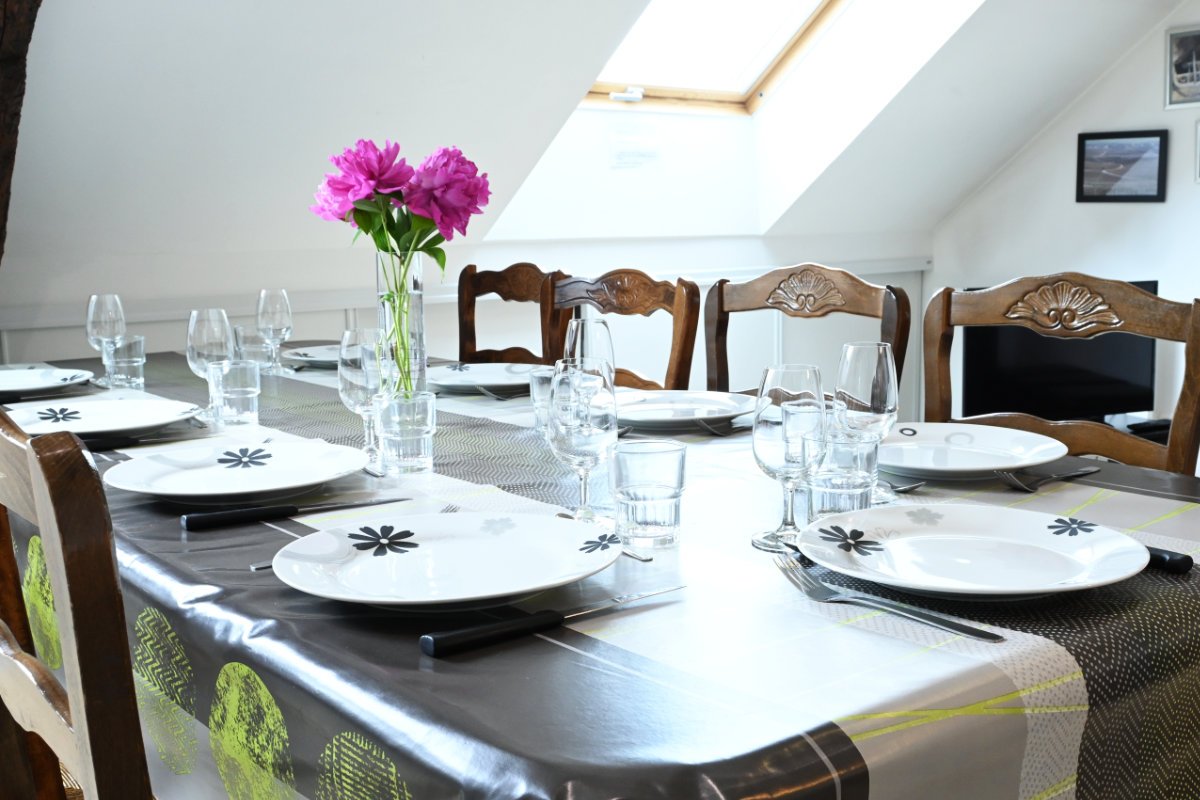 Salle à manger du gîte la Mandelette 7 à 9 personnes à Bouzy